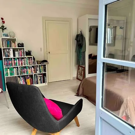 La Charmante Maison Aux Volets Bleu - *