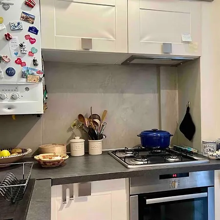 La Charmante Maison Aux Volets Bleu - *