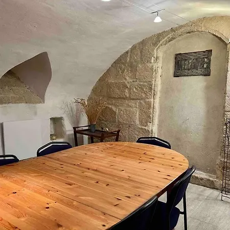 La Charmante Maison Aux Volets Bleu - *