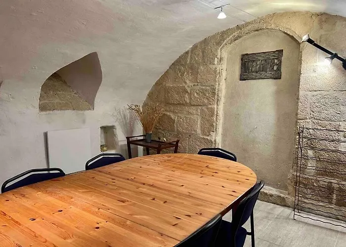 La Charmante Maison Aux Volets Bleu - *